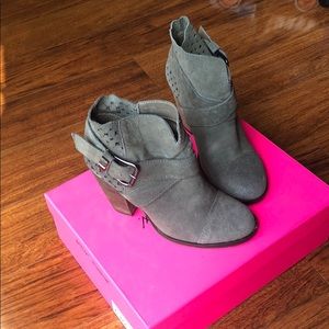 Betsey Johnson Neeto booties